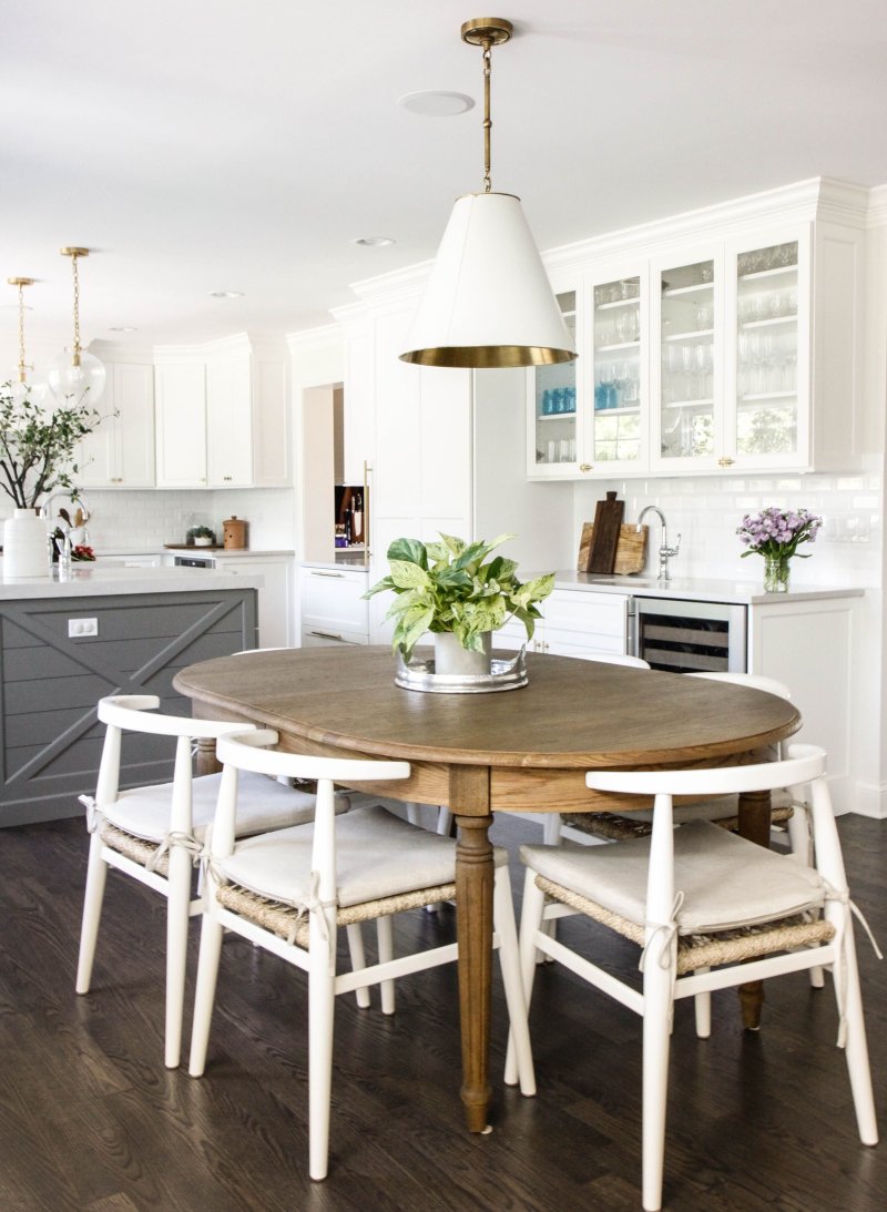 Round table in the interior of the kitchen