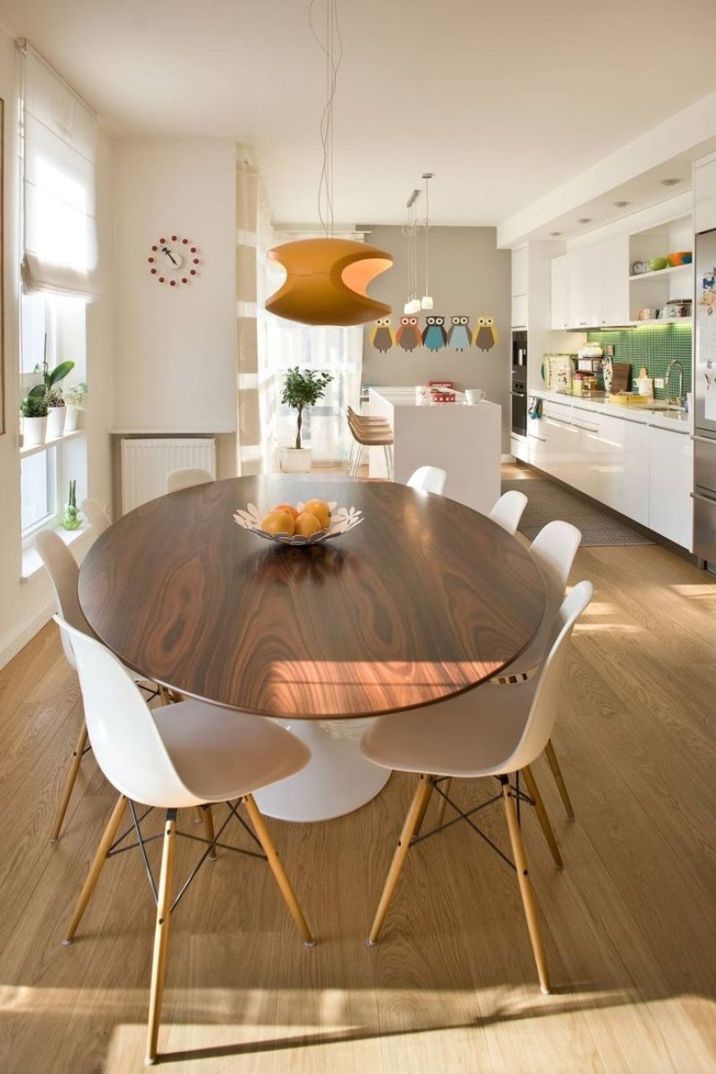 Round table in the interior of the kitchen