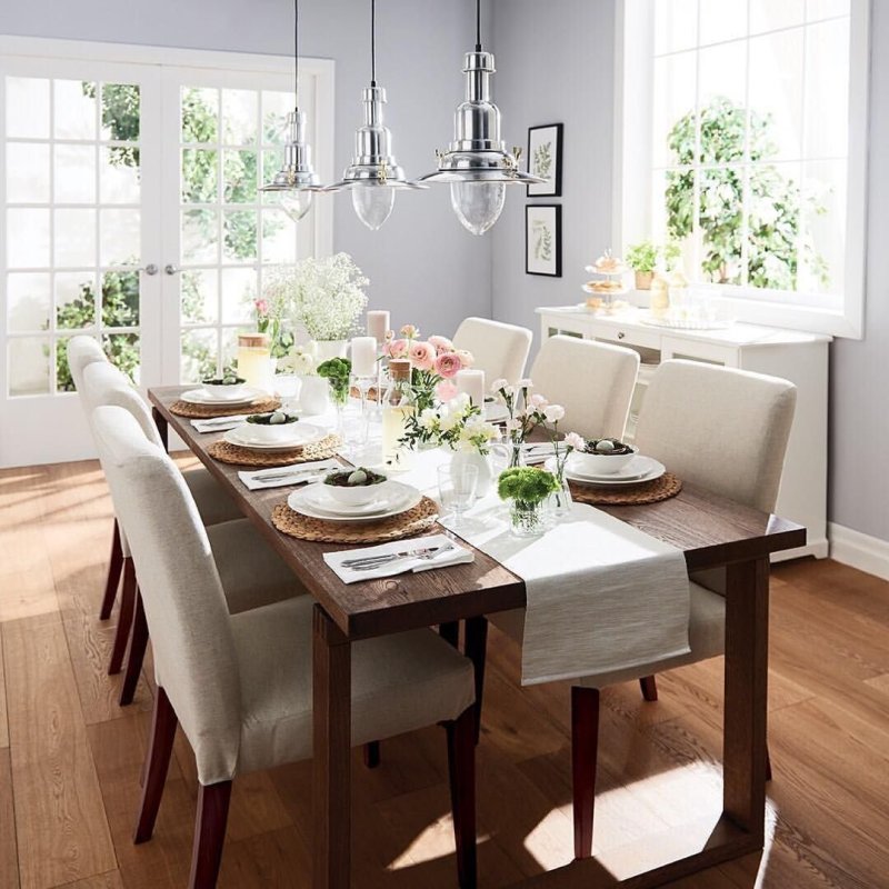 Dining table setting