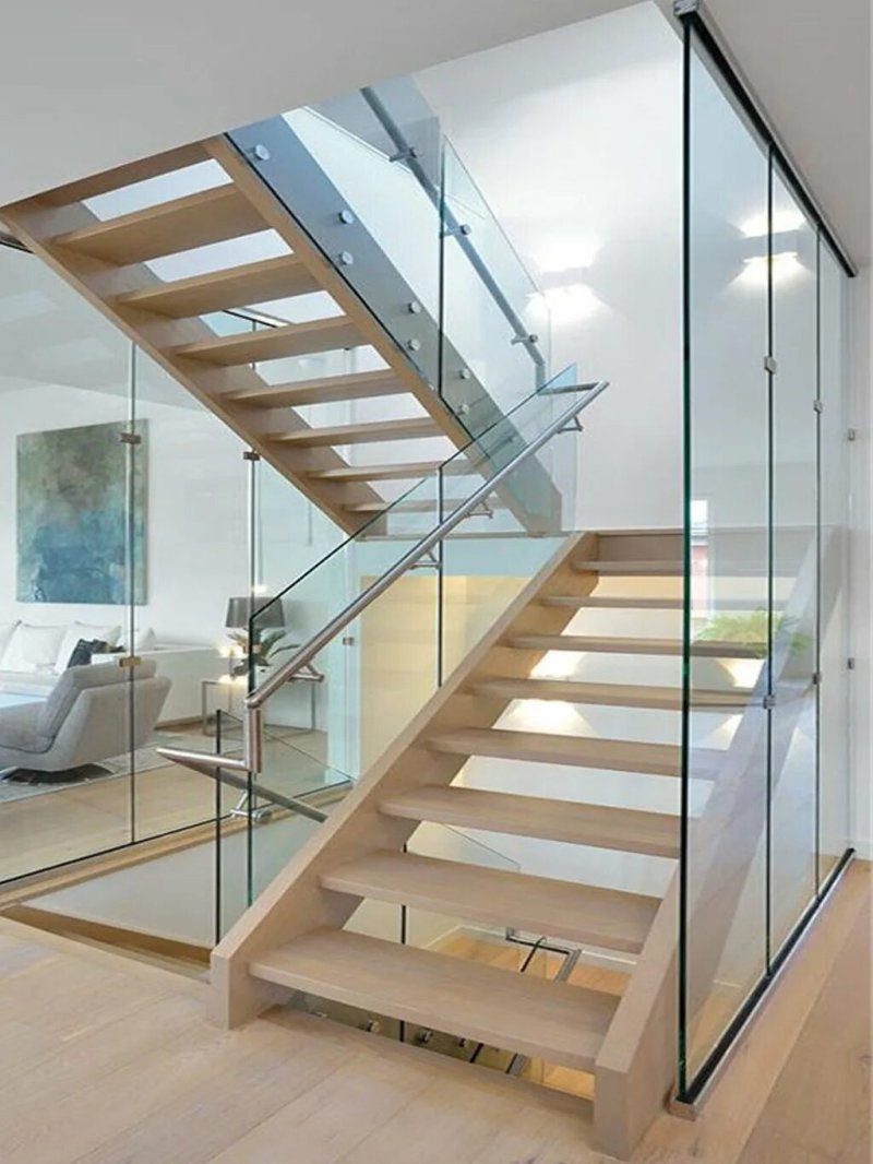 Glass fencing stairs