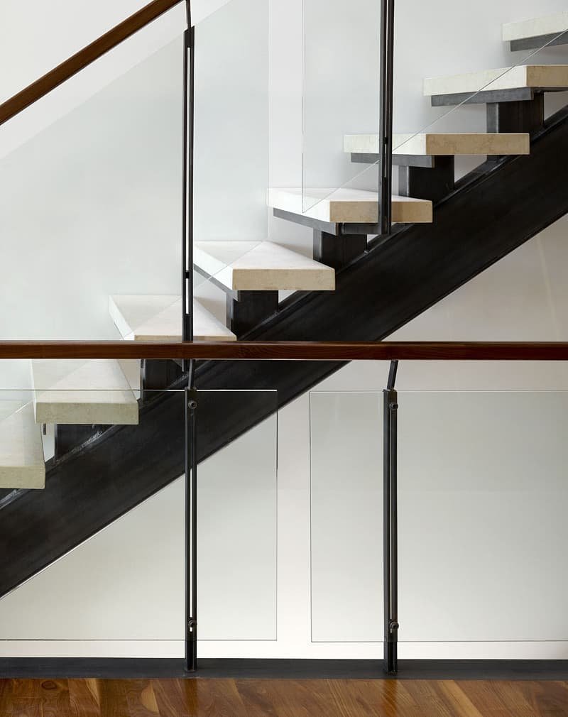 Glass fence for stairs