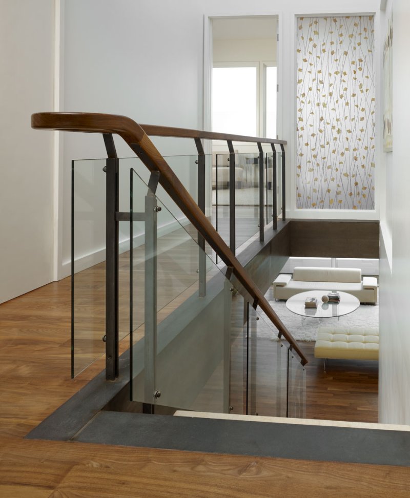 Glass fence for stairs