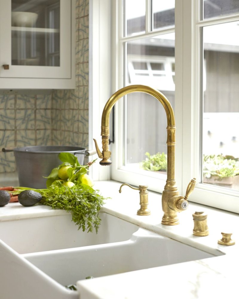 Golden washing in the interior of the kitchen