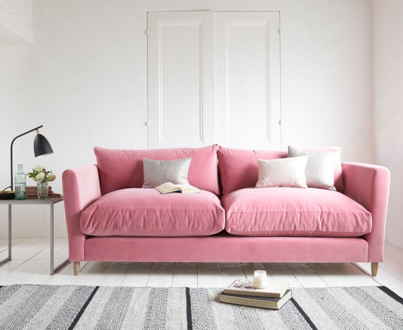 Pink sofa in the interior of the living room