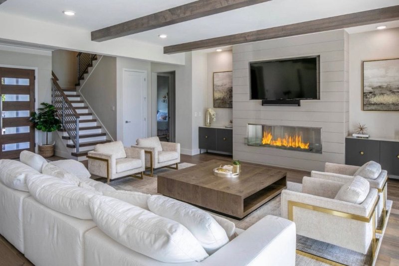 Design of a living room with a fireplace in a modern style