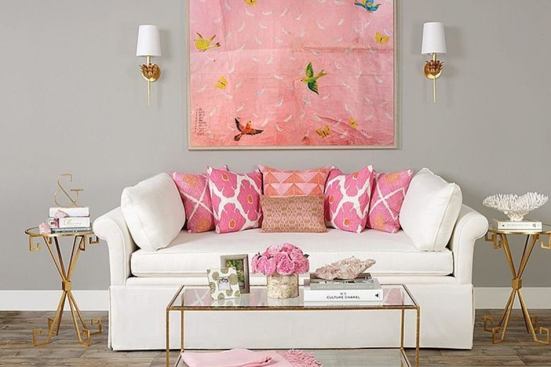 Pink decor in the interior