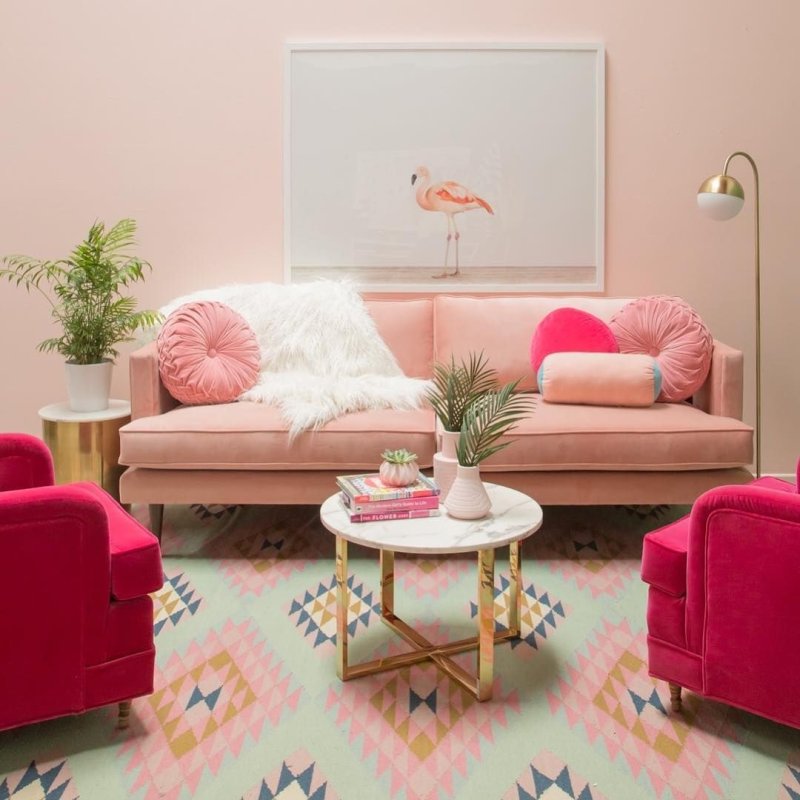 Pink sofa in the interior of the living room