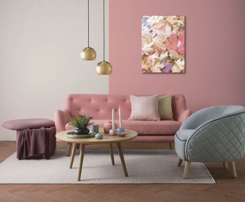 Pink sofa in the interior