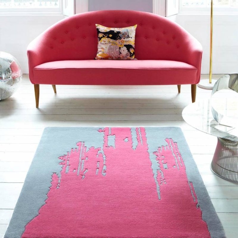 Pink carpet in the interior