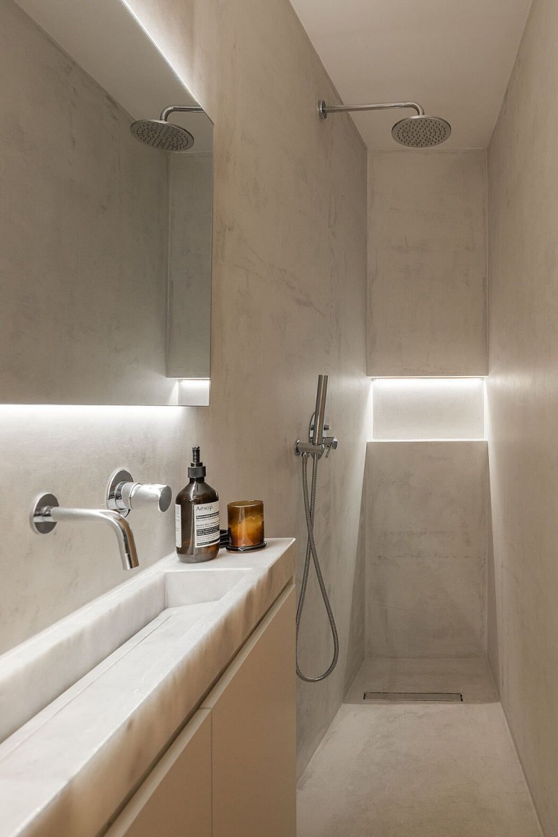 The design of the bathroom is modern