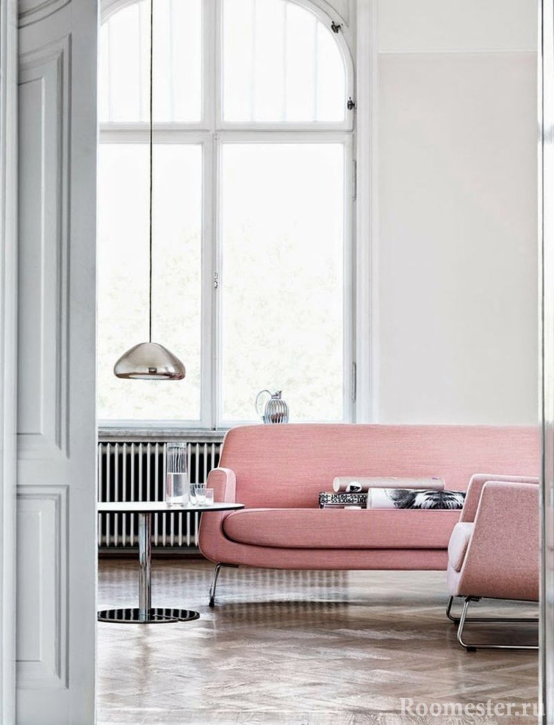 Pink sofa in the interior