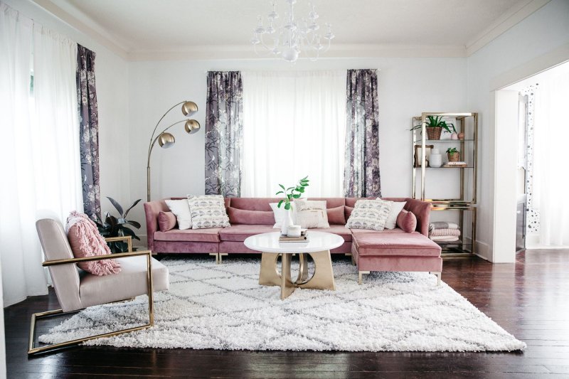 Dusty pink sofa in the interior