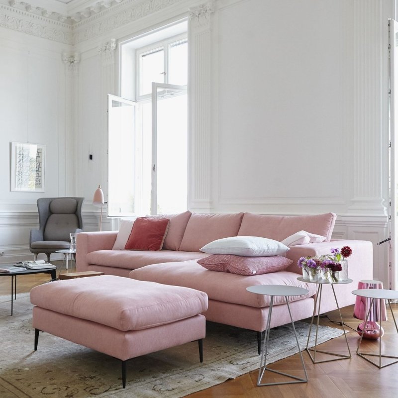 Pink sofa in the interior