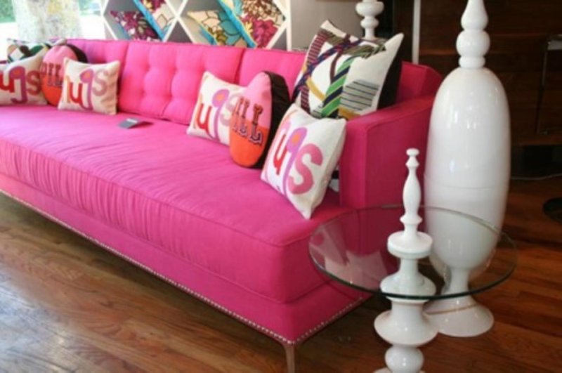 Pink sofa in the interior