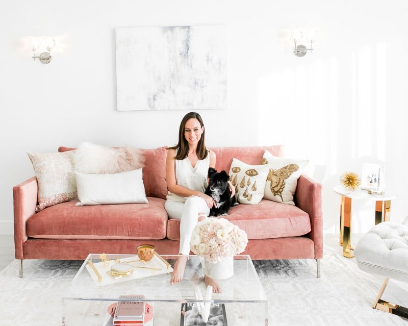 Pink sofa in the interior of the living room