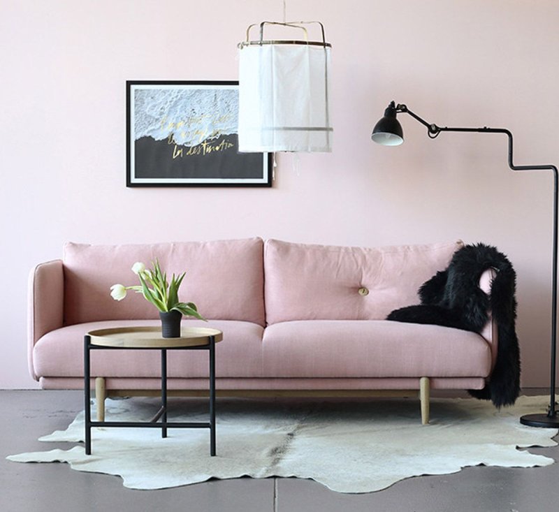 Pink sofa in the interior