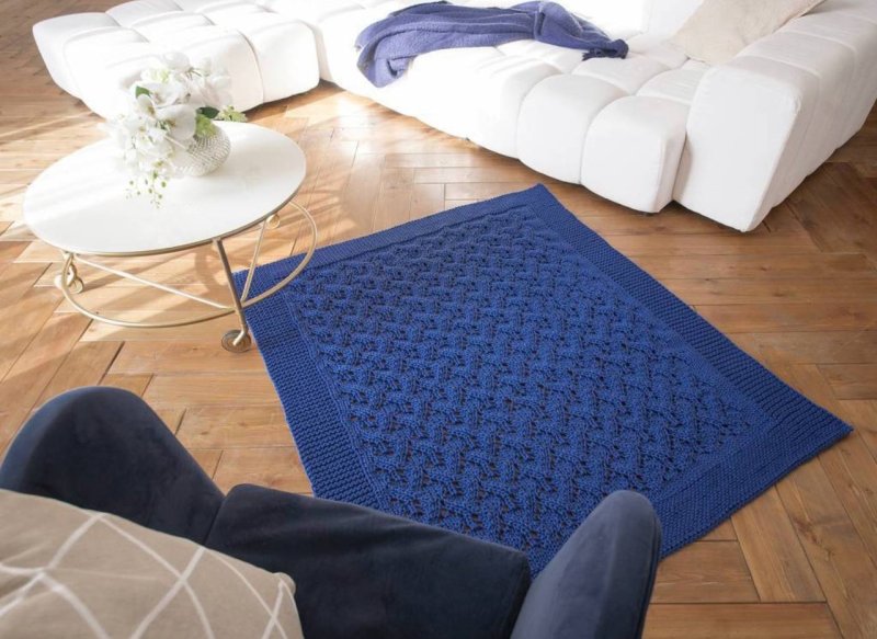 Knitted rug