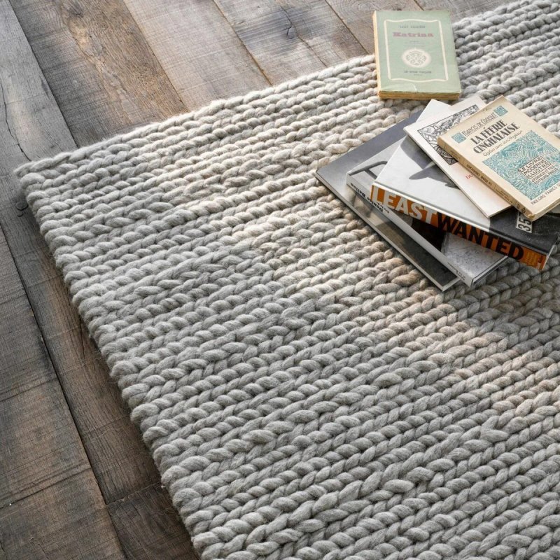 Knitted carpet