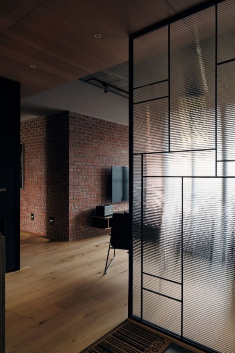 Glass partition in the interior