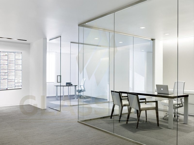 Glass partition in the interior