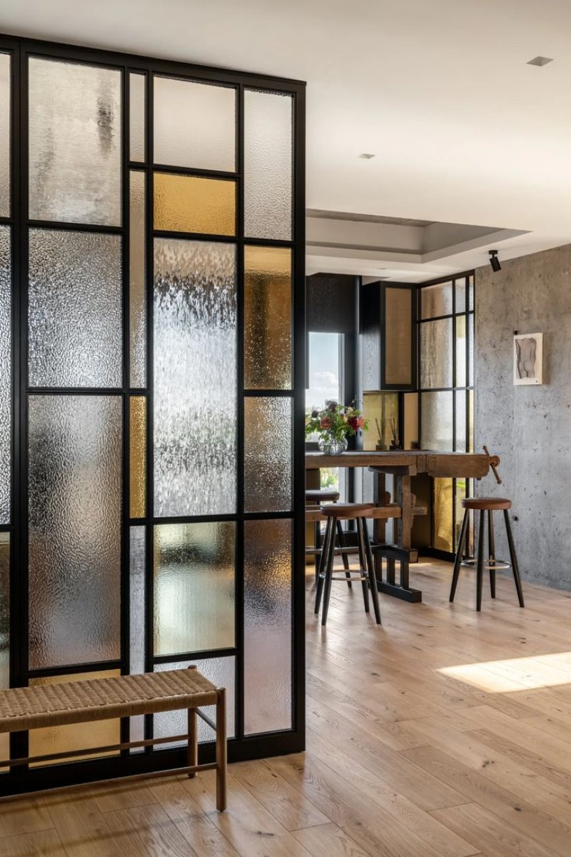 Glass partitions for zoning space