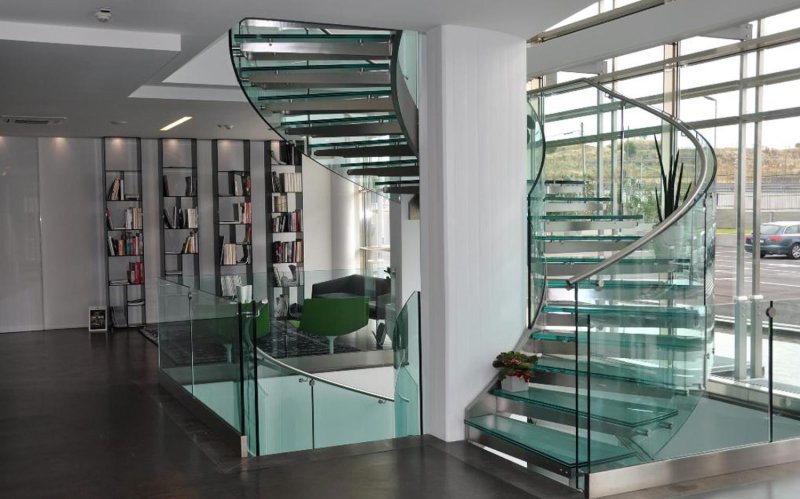 Glass screw staircase