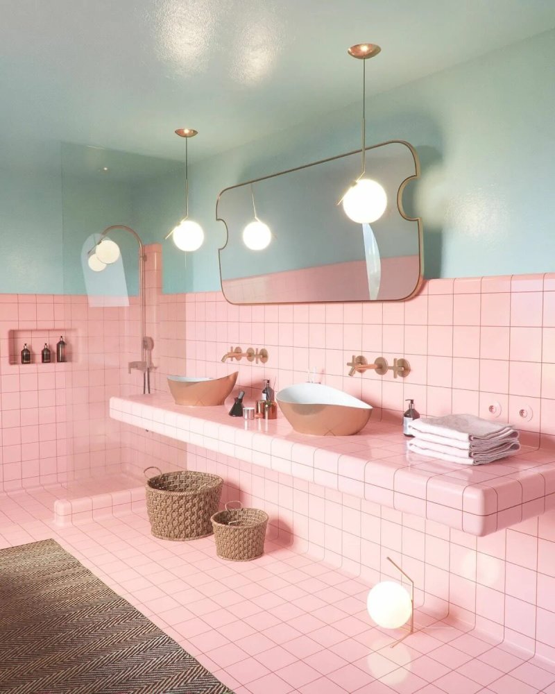 Pink bathroom design