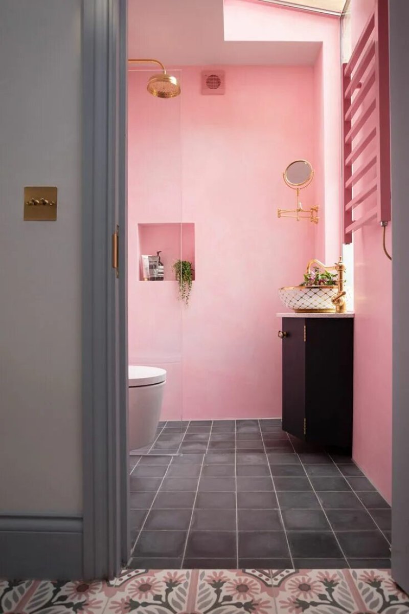 Gray-pink bathroom