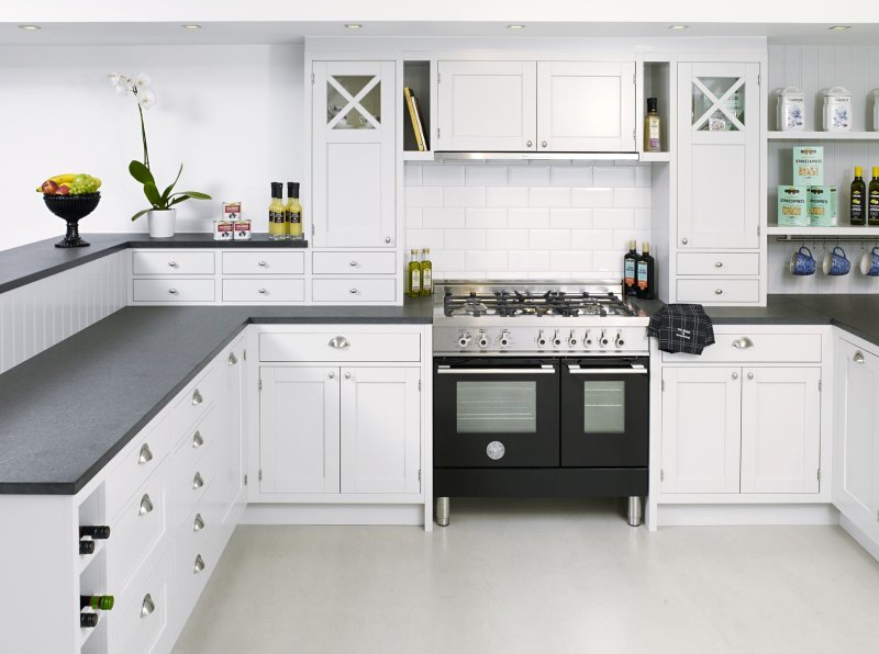 White n figurative kitchen