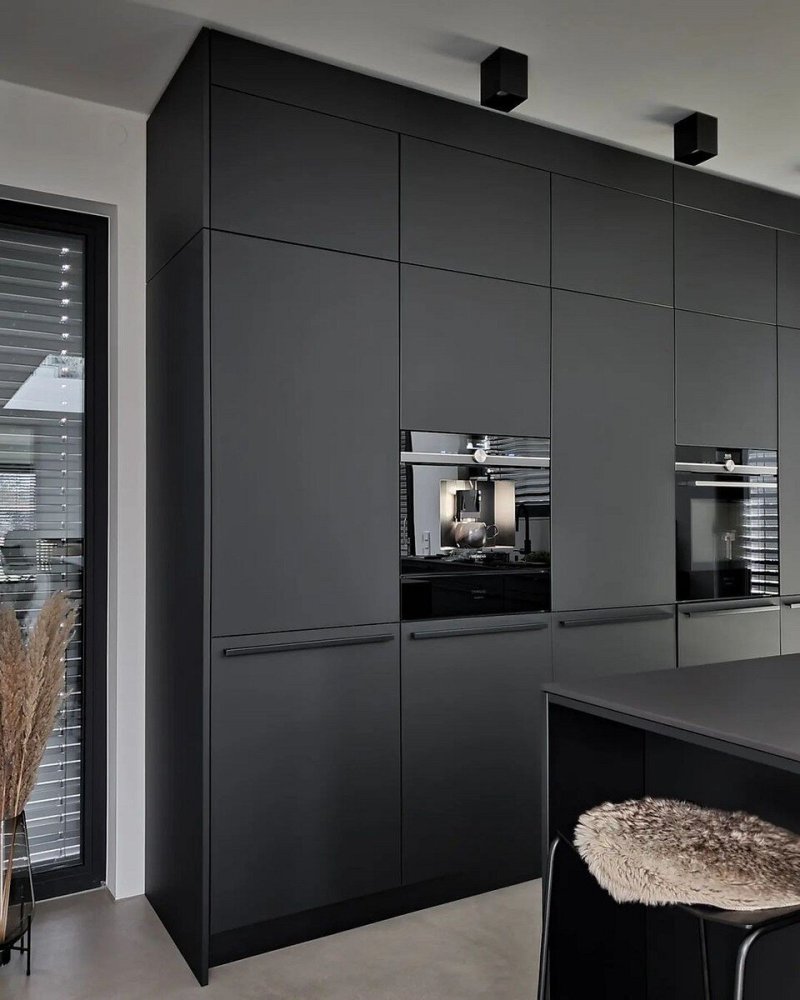 Black kitchen