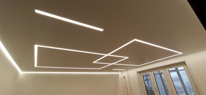 Light line in the stretch ceiling