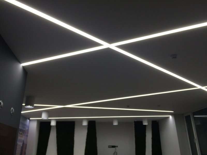 Ceiling with light lines