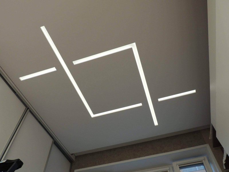 Ceiling with light lines