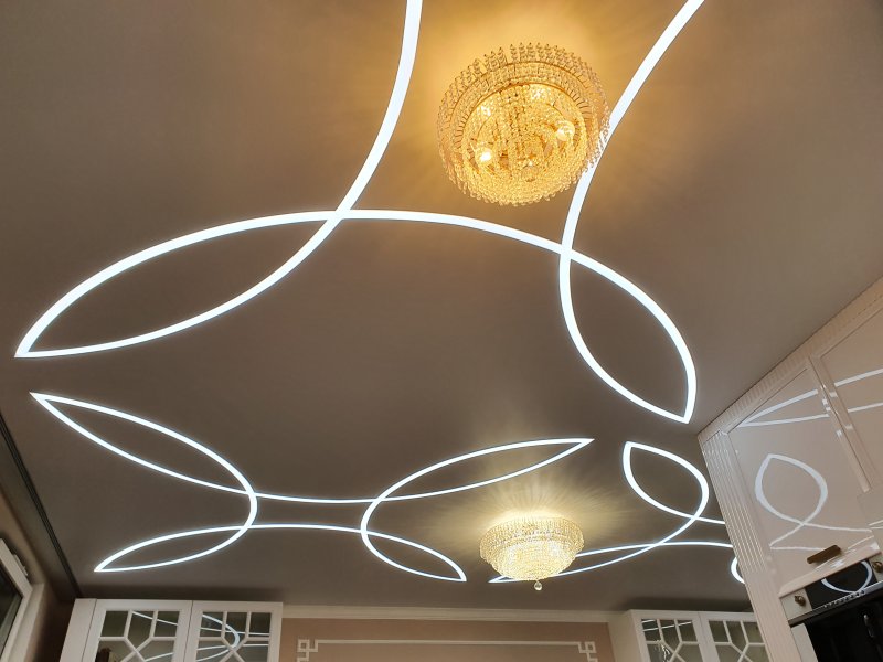 Ceiling with light lines