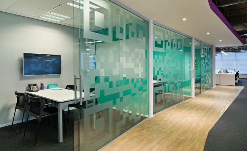 Glass partition for office