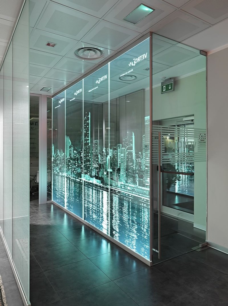 Glass partition