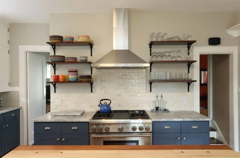 Kitchens with open upper shelves