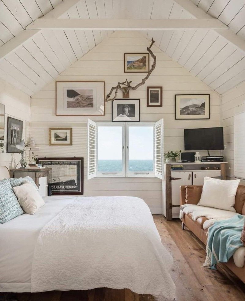 Skandi -style bedroom in the attic