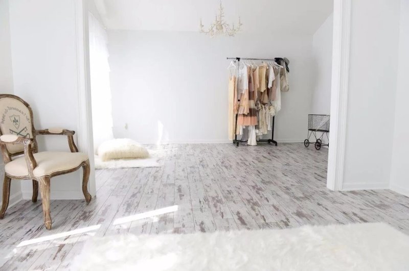 White floors in the interior