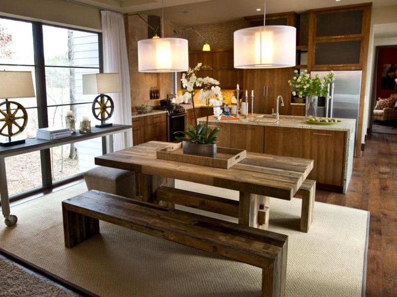 Table in the interior of the kitchen