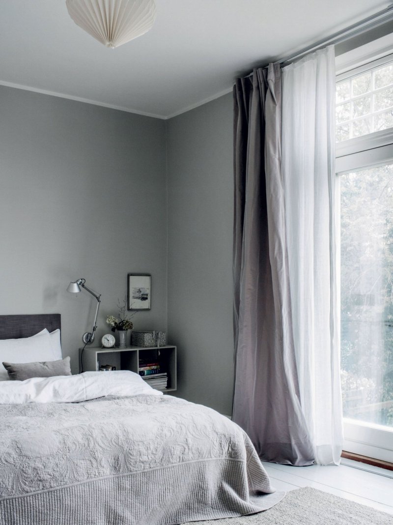 Gray walls in the bedroom