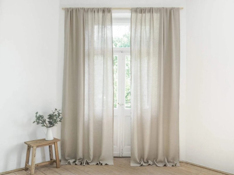 Linen curtains in the interior