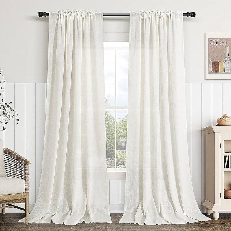 Linen curtains in the interior