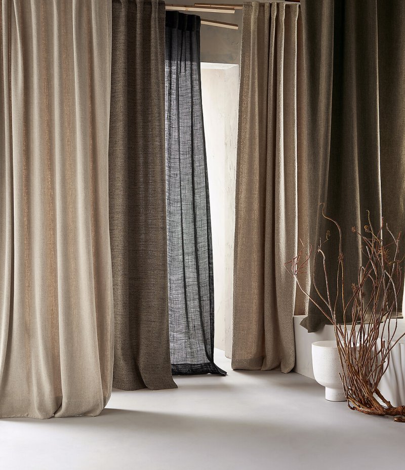 Linen curtains in the interior