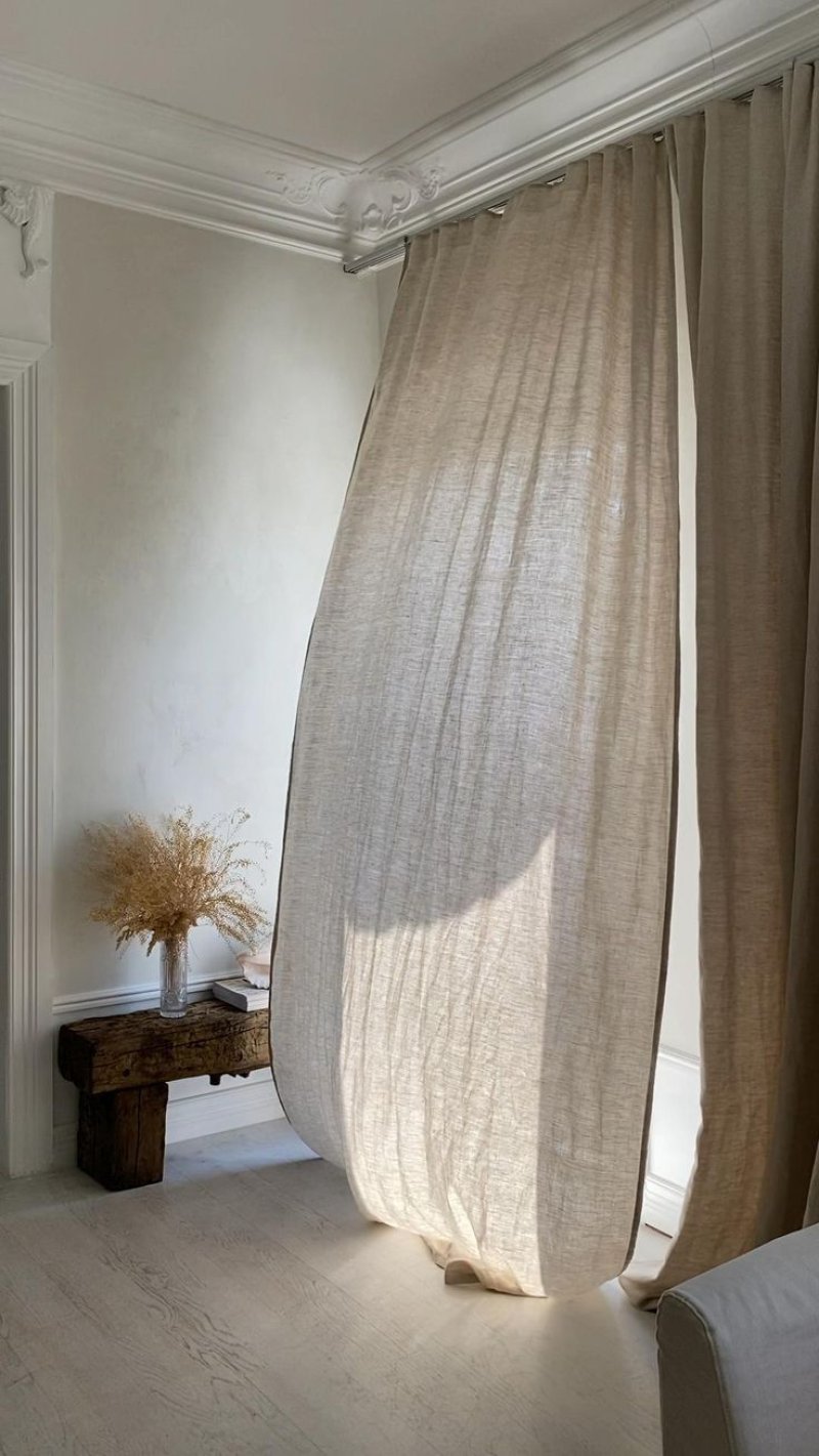 Linen curtains in the interior