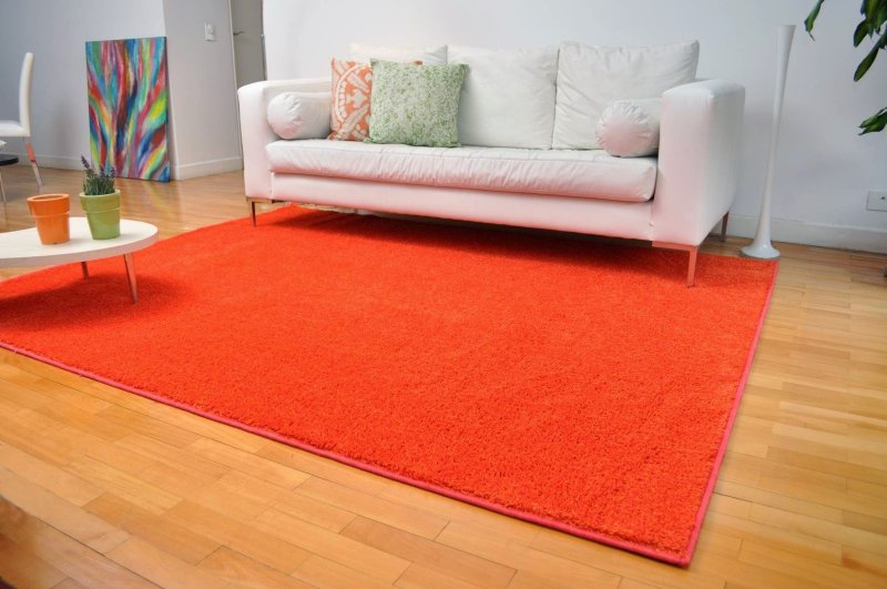 Orange carpet in the interior