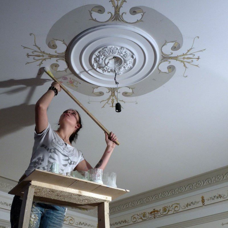 Stucco molding on the ceiling