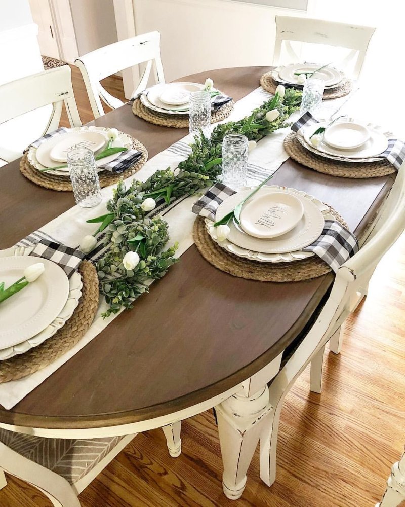 Dining table setting