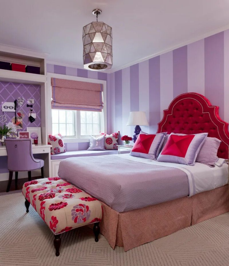 Pink walls in the bedroom