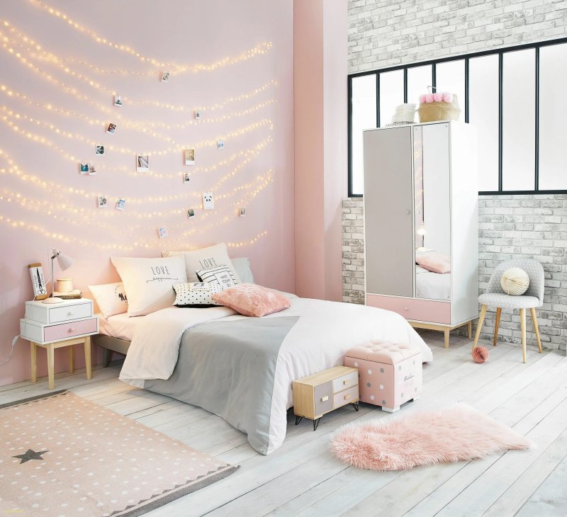 A room for a girl in pastel colors